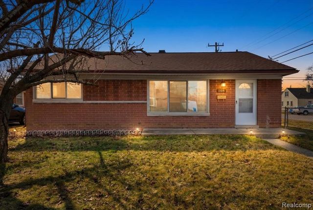 1104 E Barrett Avenue, Madison Heights, MI 48071