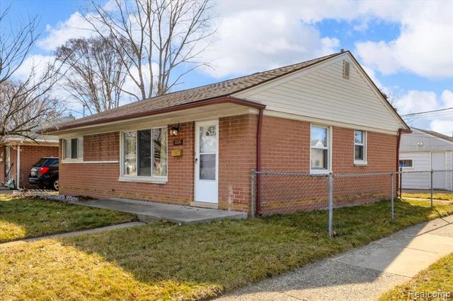 1104 E Barrett Avenue, Madison Heights, MI 48071