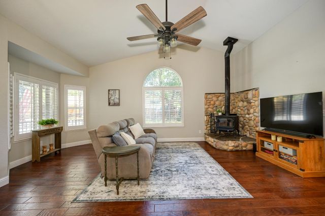 5722 Silverleaf Dr, Foresthill, CA 95631