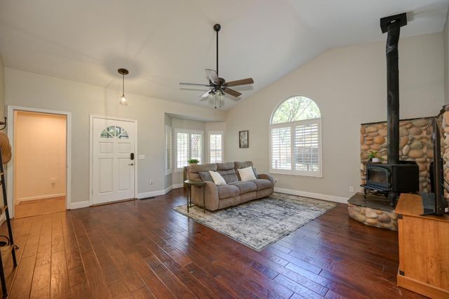5722 Silverleaf Dr, Foresthill, CA 95631