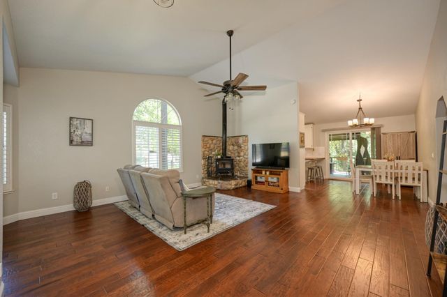 5722 Silverleaf Dr, Foresthill, CA 95631