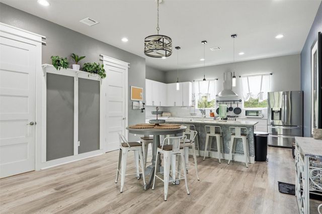 613 Oakdale Street, Shoreacres, TX 77571