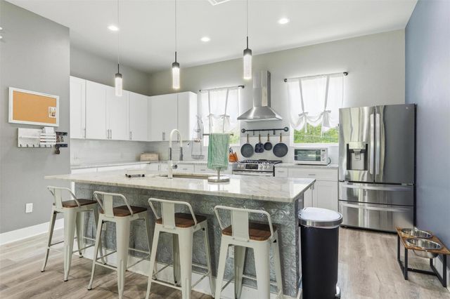 613 Oakdale Street, Shoreacres, TX 77571