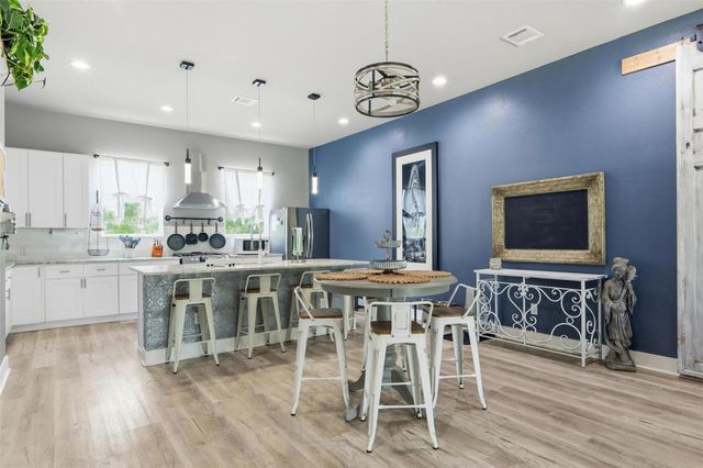 613 Oakdale Street, Shoreacres, TX 77571