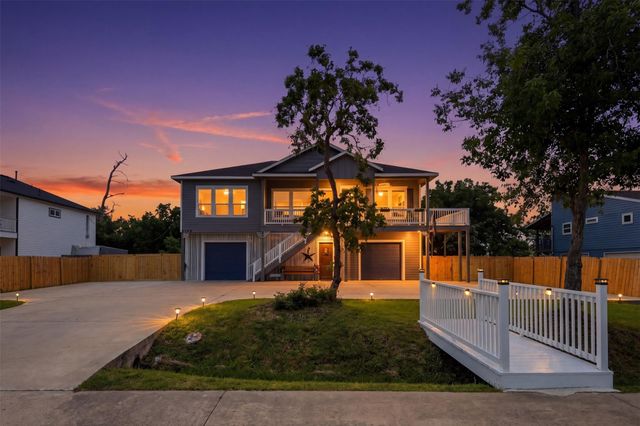 613 Oakdale Street, Shoreacres, TX 77571