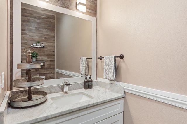 613 Oakdale Street, Shoreacres, TX 77571