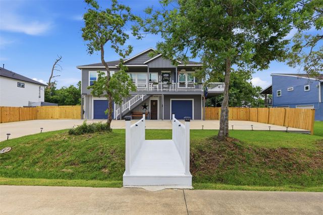 613 Oakdale Street, Shoreacres, TX 77571