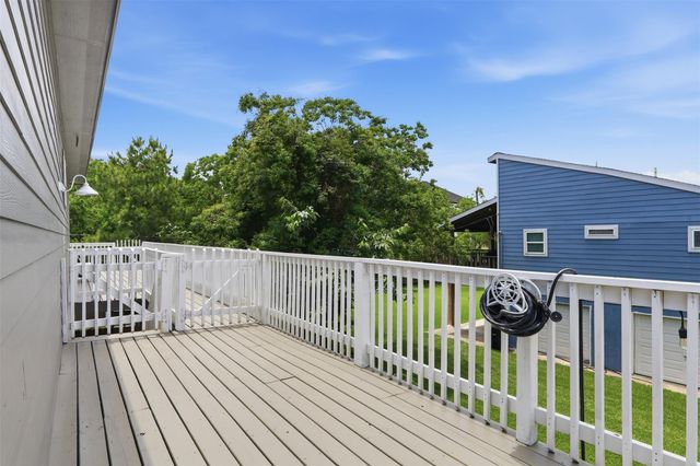 613 Oakdale Street, Shoreacres, TX 77571