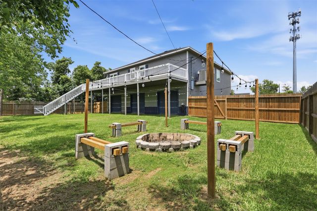 613 Oakdale Street, Shoreacres, TX 77571