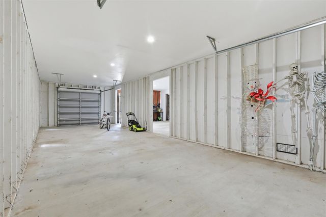 613 Oakdale Street, Shoreacres, TX 77571