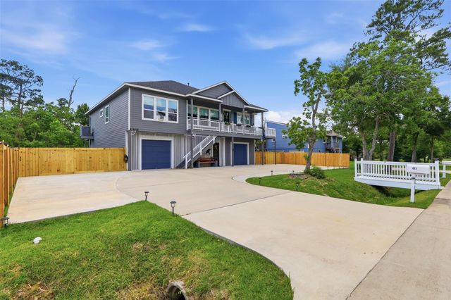 613 Oakdale Street, Shoreacres, TX 77571