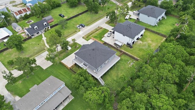 613 Oakdale Street, Shoreacres, TX 77571