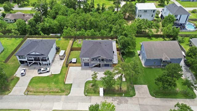 613 Oakdale Street, Shoreacres, TX 77571