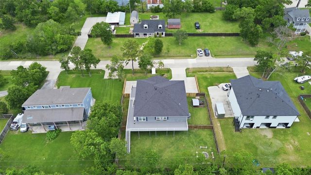613 Oakdale Street, Shoreacres, TX 77571