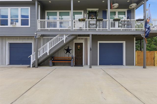 613 Oakdale Street, Shoreacres, TX 77571
