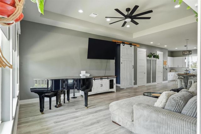 613 Oakdale Street, Shoreacres, TX 77571