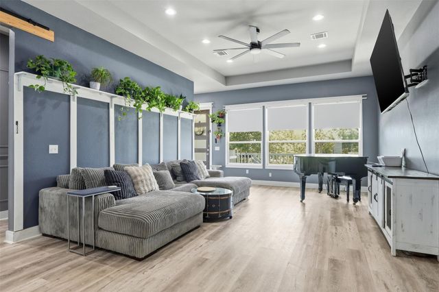 613 Oakdale Street, Shoreacres, TX 77571