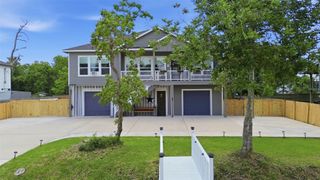 613 Oakdale Street, Shoreacres, TX 77571