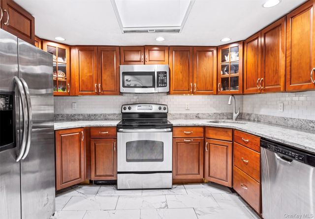 336 Scranton Avenue, Lynbrook, NY 11563