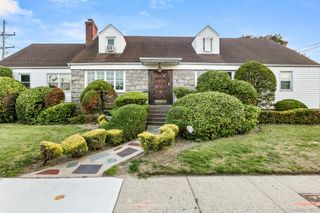 336 Scranton Avenue, Lynbrook, NY 11563