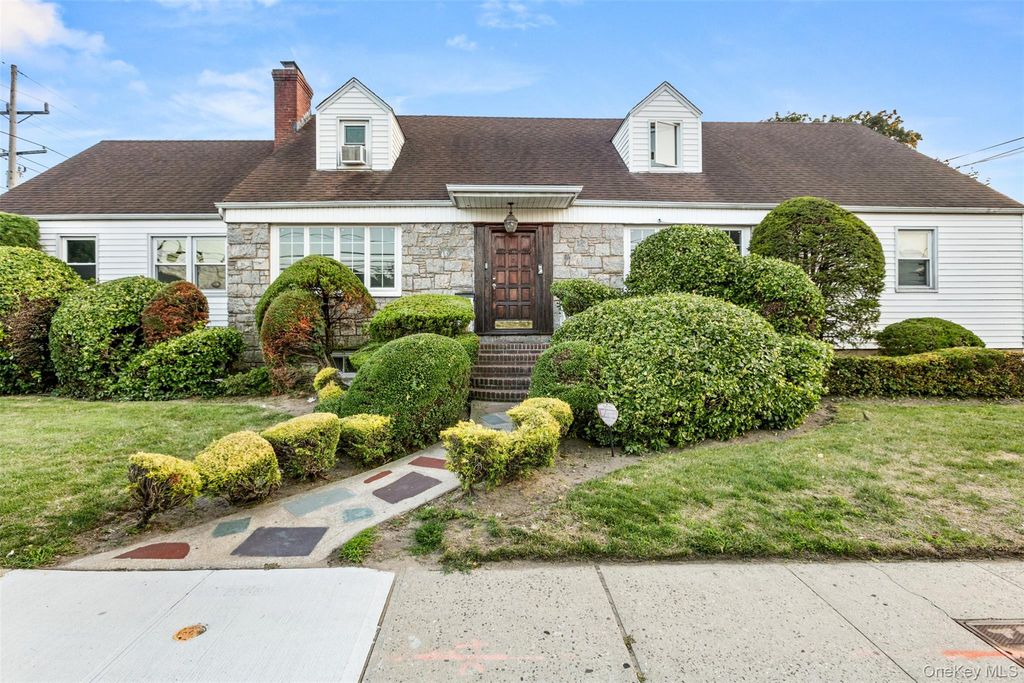 336 Scranton Avenue, Lynbrook, NY 11563