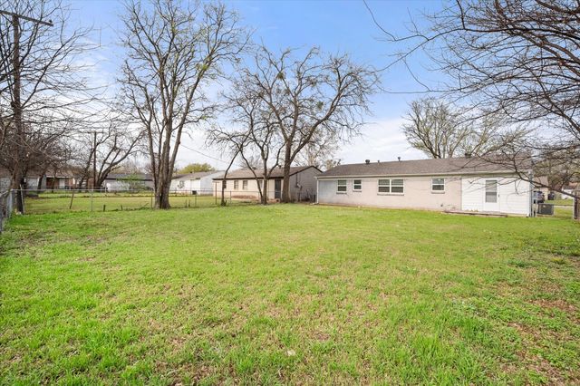 729 SW Sunnybrook Drive, Burleson, TX 76028