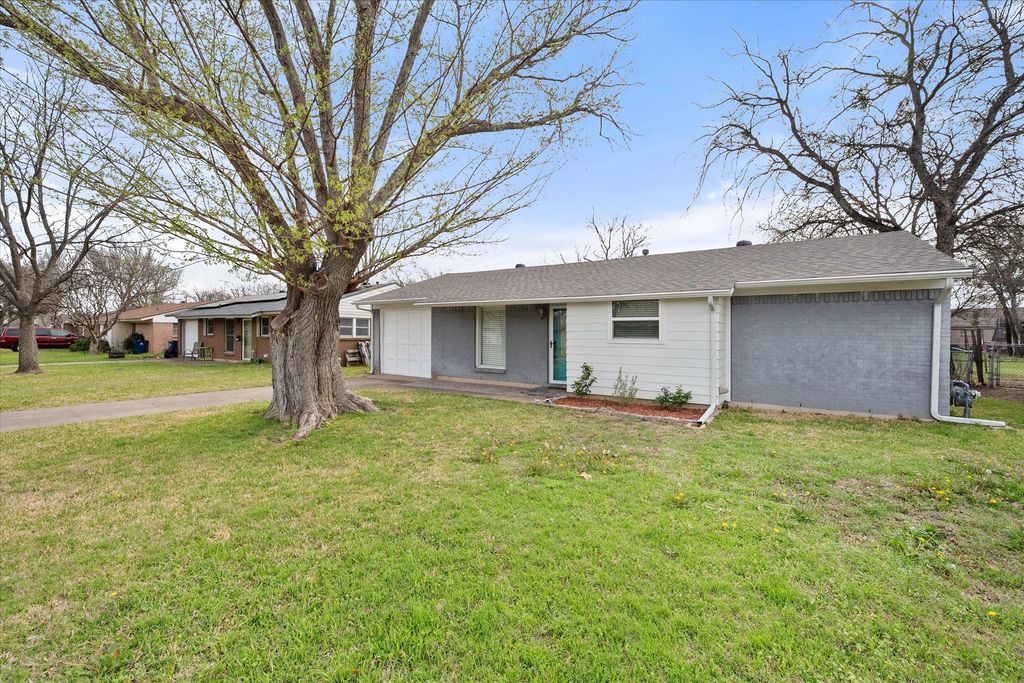 729 SW Sunnybrook Drive, Burleson, TX 76028