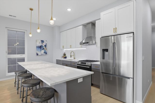 5830 N Lincoln Avenue 3S, Chicago, IL 60659