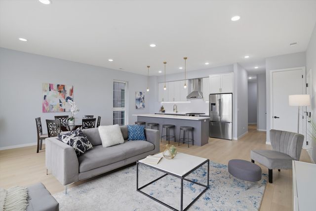 5830 N Lincoln Avenue 3S, Chicago, IL 60659
