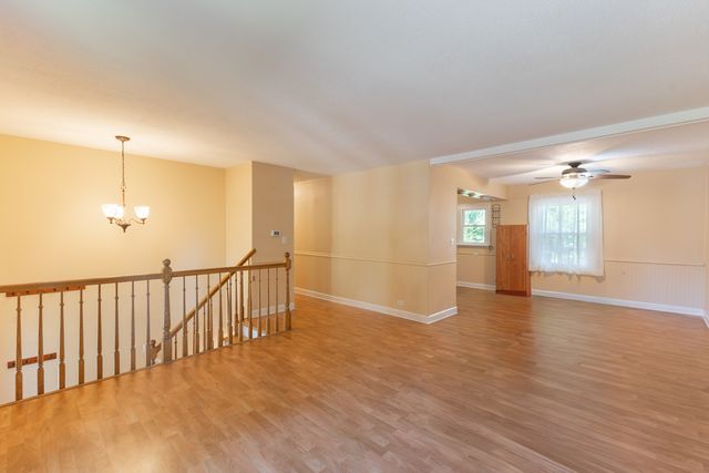 7615 Walnut Avenue, Woodridge, IL 60517
