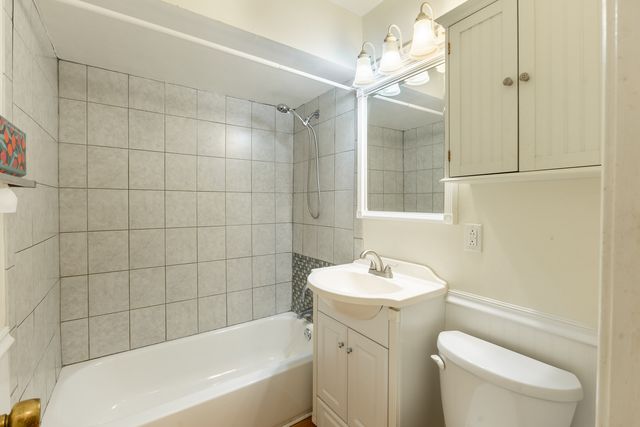 7615 Walnut Avenue, Woodridge, IL 60517