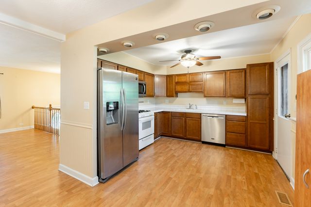 7615 Walnut Avenue, Woodridge, IL 60517