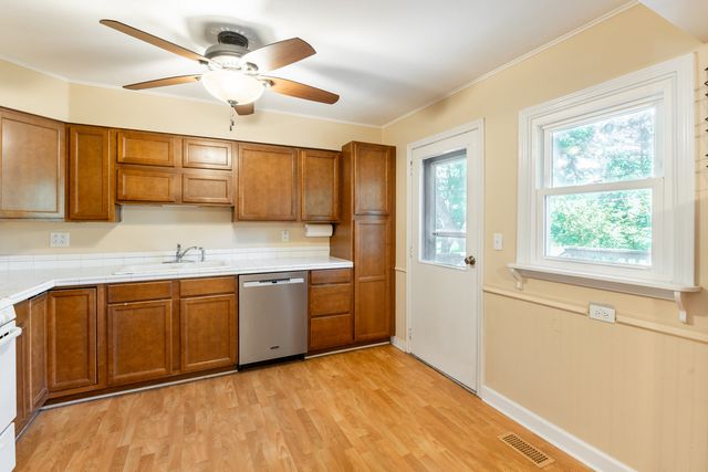 7615 Walnut Avenue, Woodridge, IL 60517