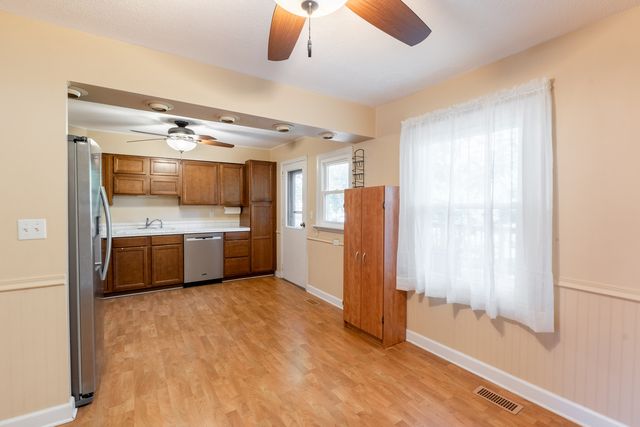 7615 Walnut Avenue, Woodridge, IL 60517