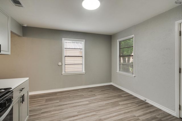 2405 SANTA FE STREET, Wichita Falls, TX 76309