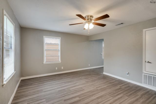 2405 SANTA FE STREET, Wichita Falls, TX 76309