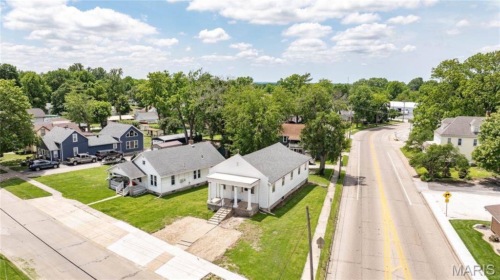 Image 1 of property listing at 400 S Washington Street, Jerseyville, IL 62052