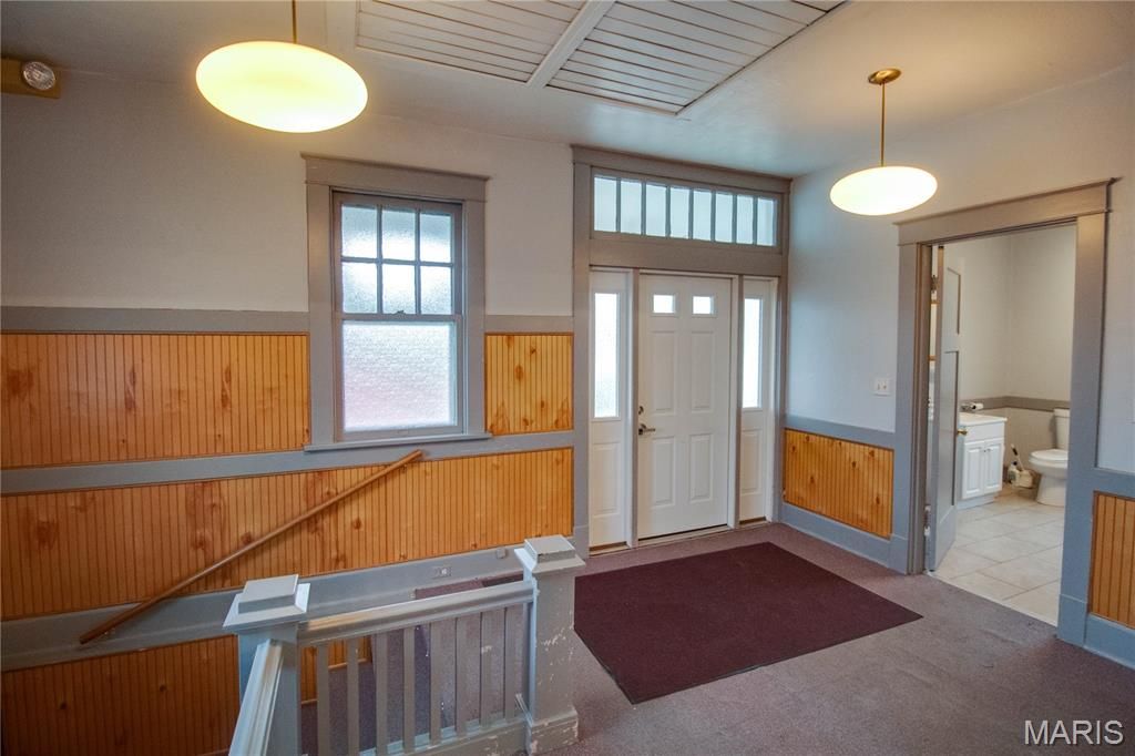 Image 14 of property listing at 400 S Washington Street, Jerseyville, IL 62052