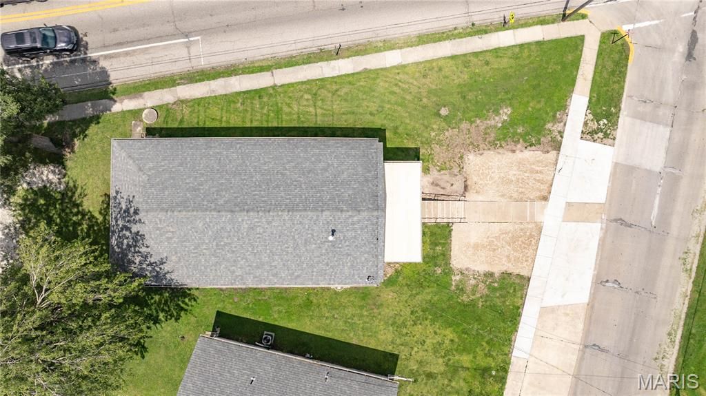Image 3 of property listing at 400 S Washington Street, Jerseyville, IL 62052