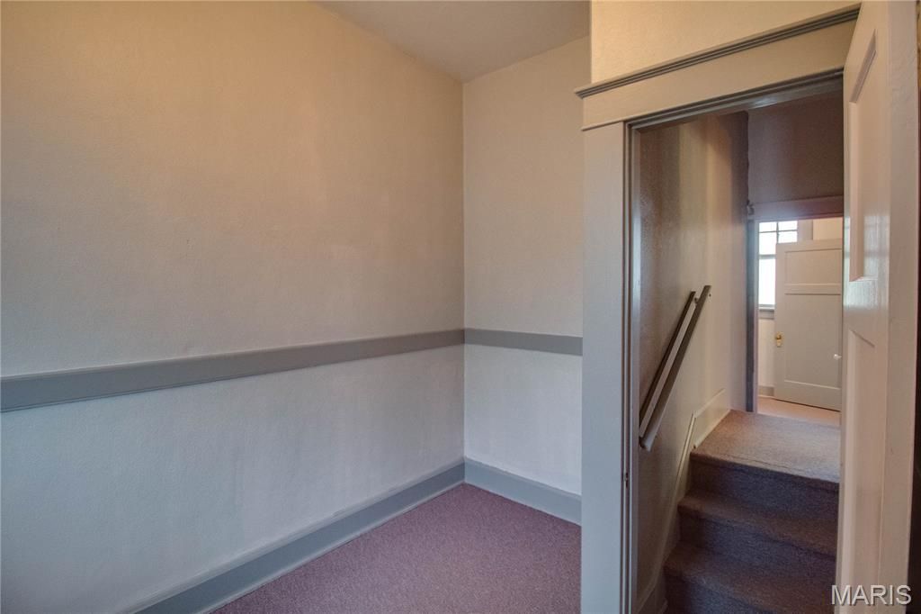 Image 28 of property listing at 400 S Washington Street, Jerseyville, IL 62052
