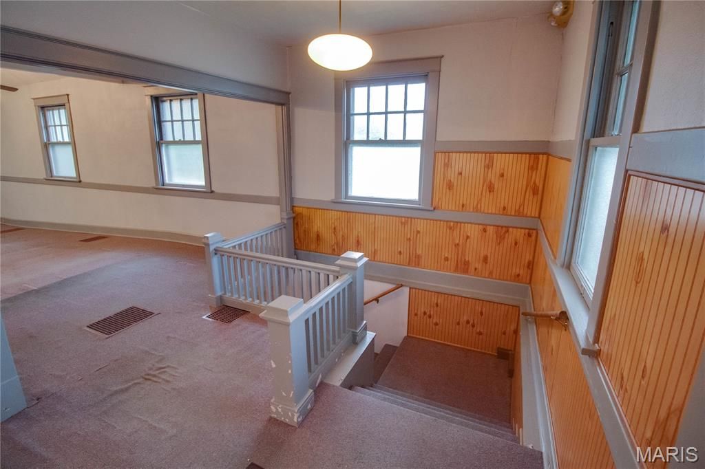 Image 30 of property listing at 400 S Washington Street, Jerseyville, IL 62052