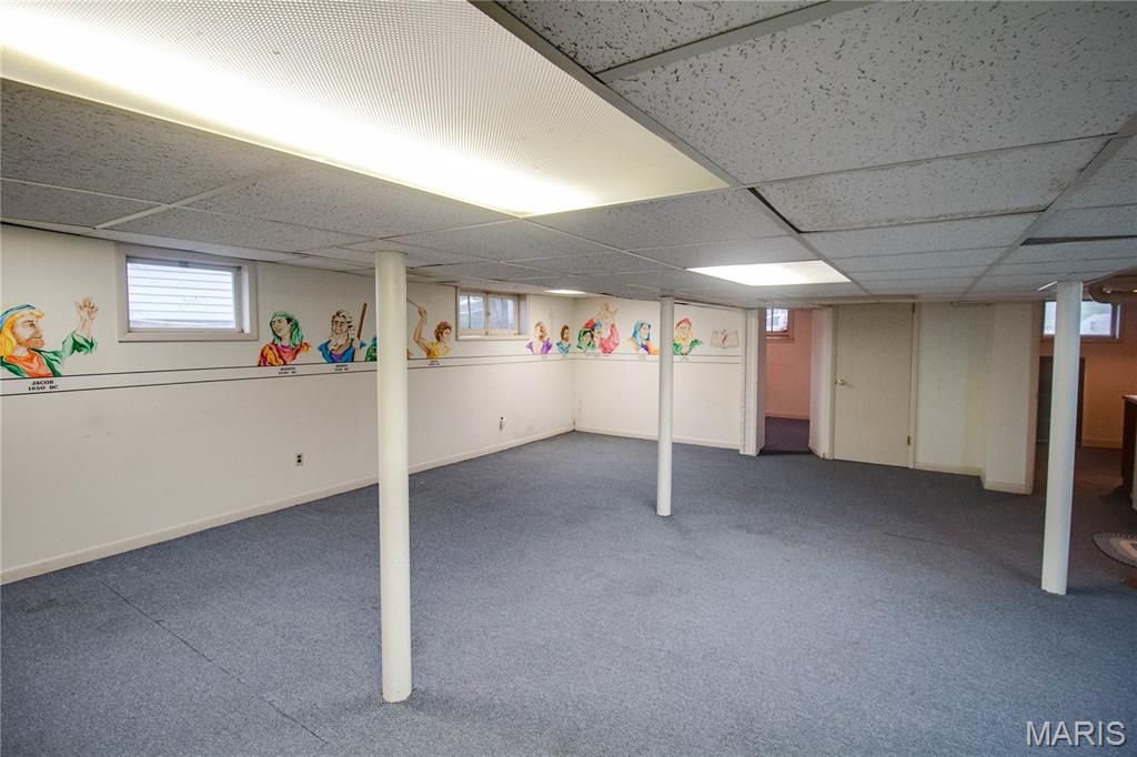Image 32 of property listing at 400 S Washington Street, Jerseyville, IL 62052