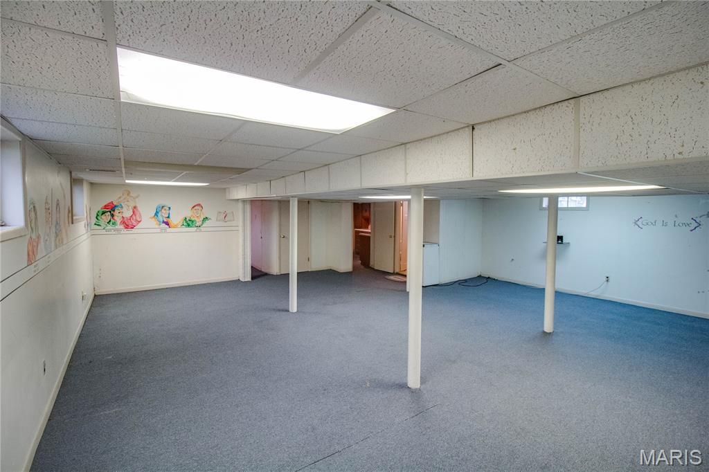 Image 33 of property listing at 400 S Washington Street, Jerseyville, IL 62052