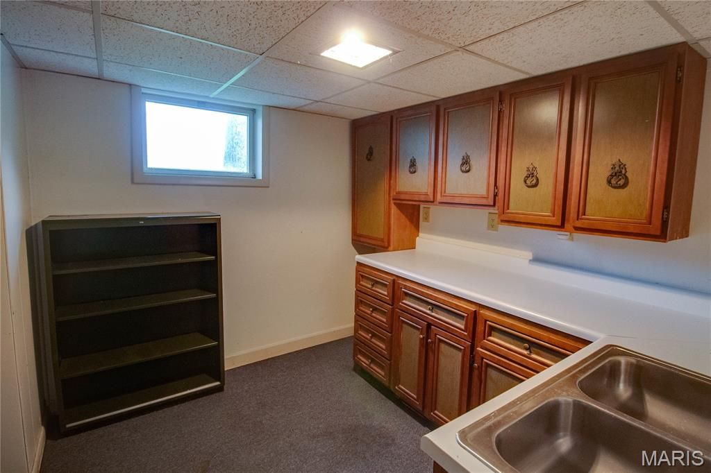 Image 35 of property listing at 400 S Washington Street, Jerseyville, IL 62052