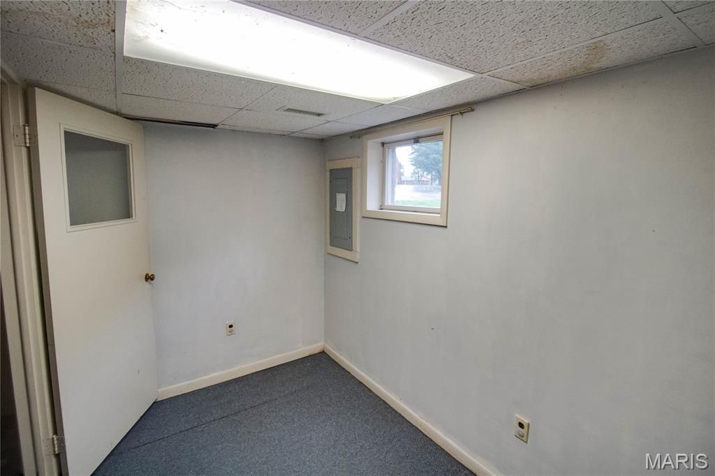 Image 39 of property listing at 400 S Washington Street, Jerseyville, IL 62052