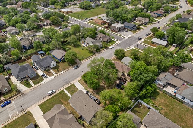 1013 E Hattie Street, Fort Worth, TX 76104
