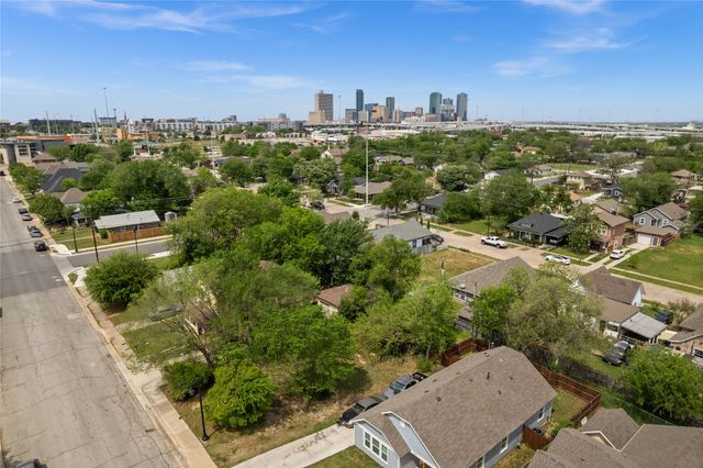 1013 E Hattie Street, Fort Worth, TX 76104