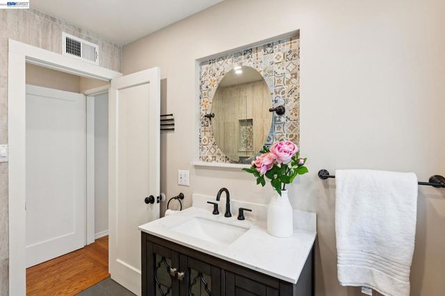 473 Pacific Ave, Alameda, CA 94501