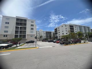 2821 N Miami Beach Blvd 2E, North Miami Beach, FL 33160