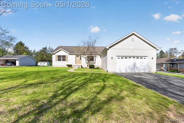 9074 Hamburg Road, Brighton, MI 48116